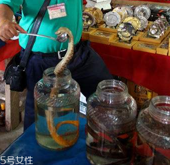 藥酒太苦可以加蜂蜜嗎 加的時機(jī)很重要