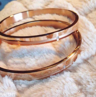 鈦鋼手鐲一般多少錢 不同品牌價位不同 鈦鋼手鐲一般多少錢 不同品牌價位不同