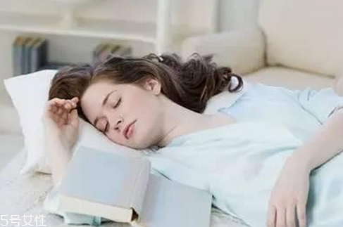 睡覺突然抖一下的原因 睡覺突然抽搐 睡覺突然抖一下的原因 睡覺突然抽搐