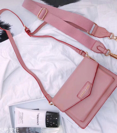 小ck郵差包真假辨別 這幾點(diǎn)就能看出 小ck郵差包真假辨別 這幾點(diǎn)就能看出