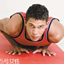 俯臥撐天天做好還是隔天做 看個人體質(zhì) 俯臥撐天天做好還是隔天做 看個人體質(zhì)