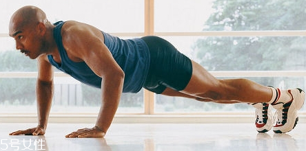 俯臥撐天天做好還是隔天做 看個人體質(zhì) 俯臥撐天天做好還是隔天做 看個人體質(zhì)