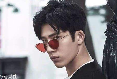 男士輕熟肌膚怎么護理 4類護膚品趕快用起來 男士輕熟肌膚怎么護理 4類護膚品趕快用起來