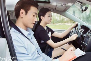 夏天學車如何防曬 這5招讓你不懼烈日 夏天學車如何防曬 這5招讓你不懼烈日