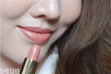 雅詩蘭黛110口紅試色 盡顯優(yōu)雅端莊氣質