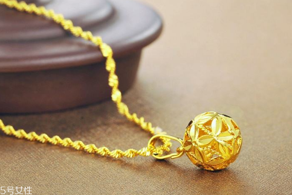 黃金項(xiàng)鏈會掉色嗎 保養(yǎng)方式很重要