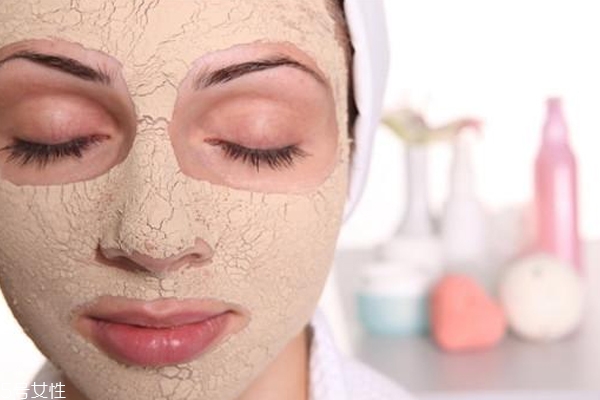 夏天黑頭多怎么徹底清除 堅(jiān)持3點(diǎn)讓黑頭不再找你 夏天黑頭多怎么徹底清除 堅(jiān)持3點(diǎn)讓黑頭不再找你