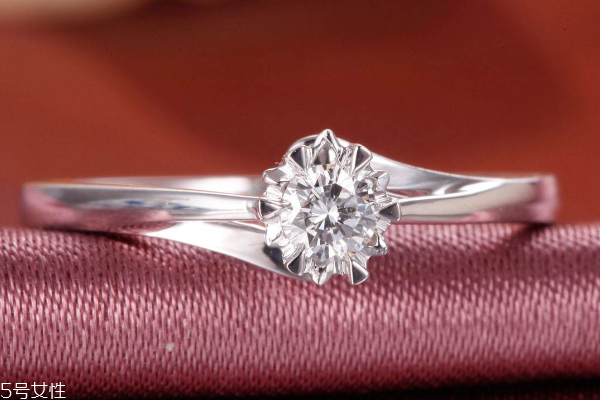 鉑金戒指發(fā)黃怎么清洗 這幾點(diǎn)要學(xué)會