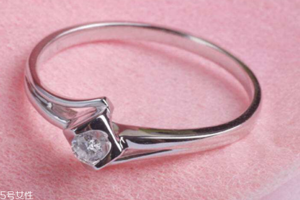 鉑金戒指怎么鑒定真假 要學(xué)會分辨 鉑金戒指怎么鑒定真假 要學(xué)會分辨