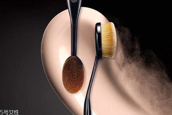 第一次買粉底刷怎么挑 挑對了不浪費(fèi)粉底液 第一次買粉底刷怎么挑 挑對了不浪費(fèi)粉底液
