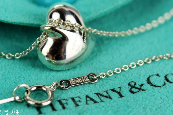 tiffany蒂芙尼項鏈?zhǔn)鞘裁床馁|(zhì) 有多種選擇