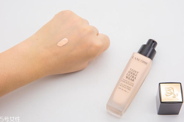 蘭蔻持妝粉底液評測 油皮干皮痘肌都穩(wěn)穩(wěn)駕馭