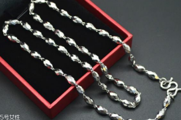 鉑金項(xiàng)鏈一般多少克 太粗太細(xì)都不好 鉑金項(xiàng)鏈一般多少克 太粗太細(xì)都不好