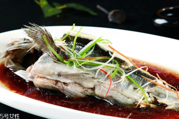 石斑魚清蒸幾分鐘 6到8分鐘最好 石斑魚清蒸幾分鐘 6到8分鐘最好