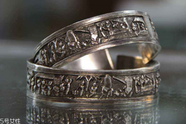 純銀戒指可以沾水嗎 沾水后要擦干 純銀戒指可以沾水嗎 沾水后要擦干