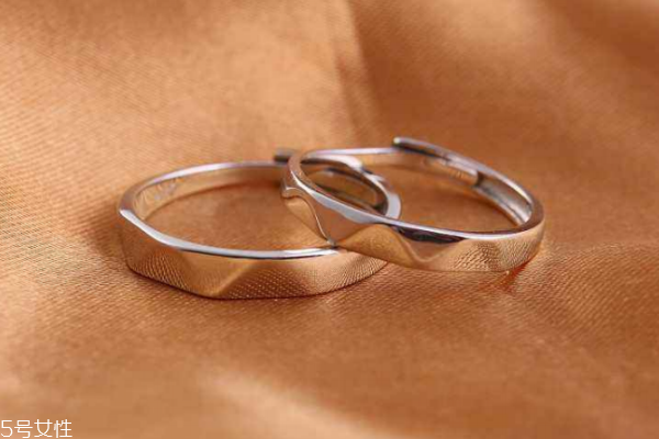 純銀戒指可以沾水嗎 沾水后要擦干 純銀戒指可以沾水嗎 沾水后要擦干