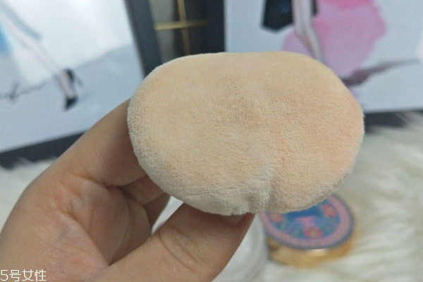 卡婷長(zhǎng)相思蜜粉怎么樣 不油不脫秒殺紀(jì)梵希