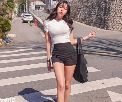 短褲怎么穿顯瘦 最時髦的選擇 短褲怎么穿顯瘦 最時髦的選擇
