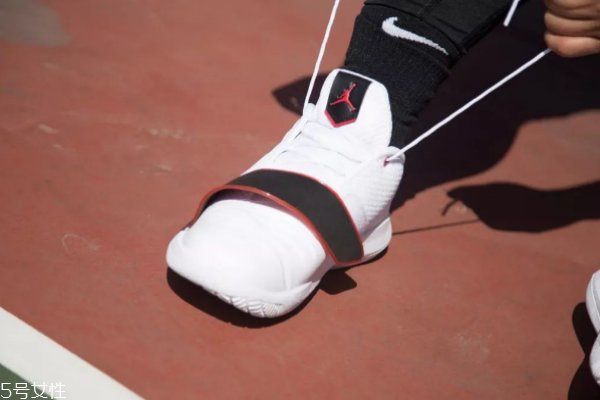 aj保羅11代測評(píng) 實(shí)戰(zhàn)體驗(yàn)感不錯(cuò)