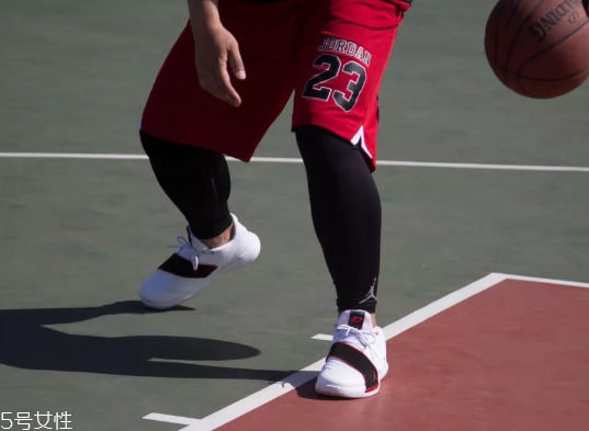 aj保羅11代測評(píng) 實(shí)戰(zhàn)體驗(yàn)感不錯(cuò)