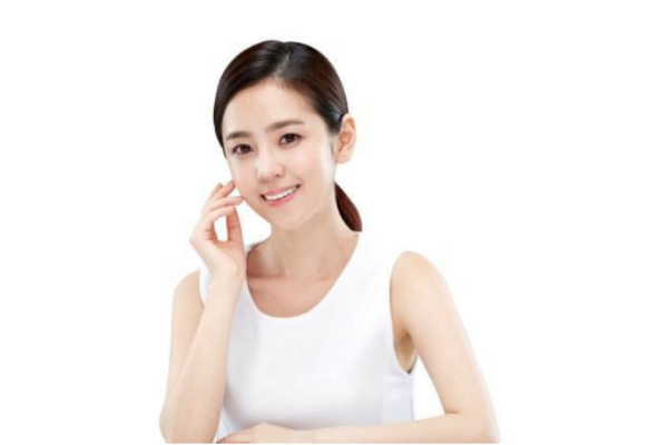 雙眼皮修復(fù)手術(shù)風(fēng)險(xiǎn)大嗎？都有哪些方法