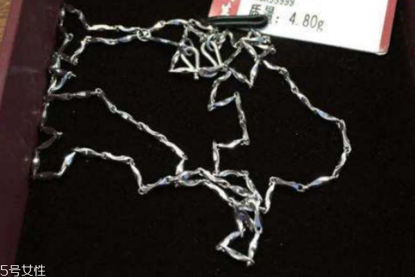鉑金項(xiàng)鏈打結(jié)怎么處理 教你快速解開(kāi) 鉑金項(xiàng)鏈打結(jié)怎么處理 教你快速解開(kāi)
