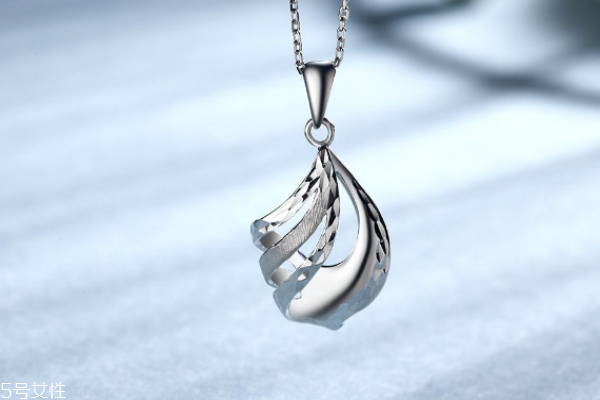 鉑金項(xiàng)鏈睡覺可以帶嗎 取下來比較好 鉑金項(xiàng)鏈睡覺可以帶嗎 取下來比較好