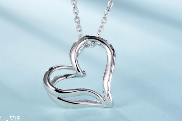 鉑金項(xiàng)鏈睡覺可以帶嗎 取下來比較好 鉑金項(xiàng)鏈睡覺可以帶嗎 取下來比較好