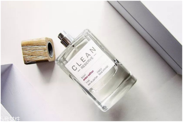 香水里的麝香會導(dǎo)致不孕嗎 香水里有麝香一般沒有害處 香水里的麝香會導(dǎo)致不孕嗎 香水里有麝香一般沒有害處