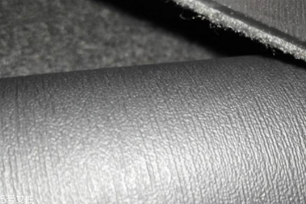 人造革和真皮的區(qū)別 這樣就能分清楚了 人造革和真皮的區(qū)別 這樣就能分清楚了