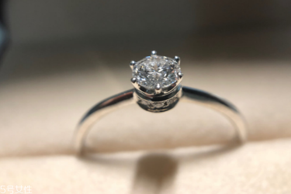 周生生鉆戒可以換款嗎 看購(gòu)買(mǎi)時(shí)間