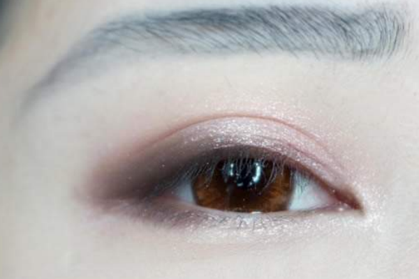 如何畫大眼娃娃妝？瞬間變成甜美可人少女