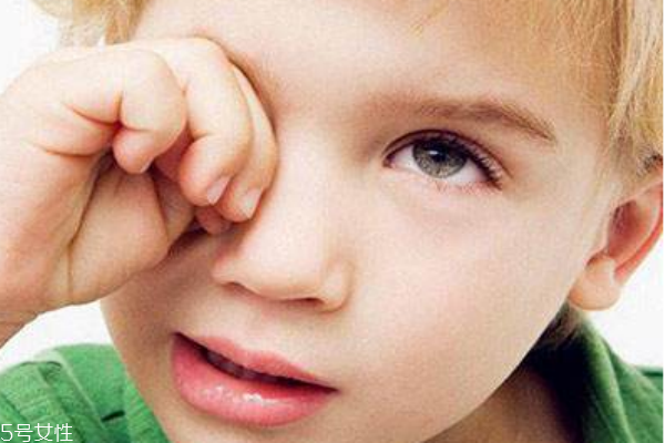 ?；瘖y戴隱形眼鏡如何預(yù)防眼結(jié)石