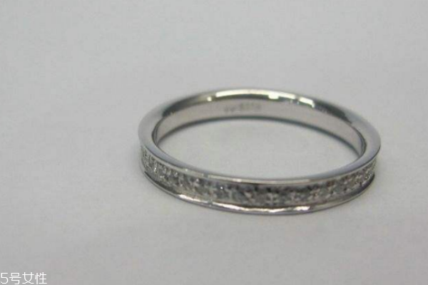 925銀戒指會變色嗎 氧化是正?,F(xiàn)象 925銀戒指會變色嗎 氧化是正?,F(xiàn)象