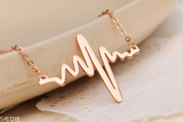 玫瑰金項鏈可以碰水嗎 項鏈可能會褪色 玫瑰金項鏈可以碰水嗎 項鏈可能會褪色