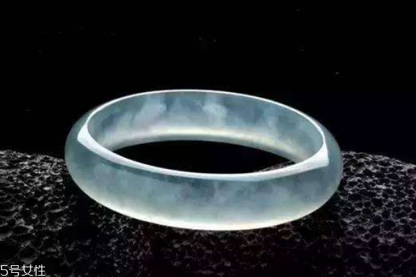 翡翠手鐲有裂紋怎么辦 要記住這些 翡翠手鐲有裂紋怎么辦 要記住這些