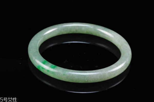 翡翠手鐲有裂紋怎么辦 要記住這些 翡翠手鐲有裂紋怎么辦 要記住這些