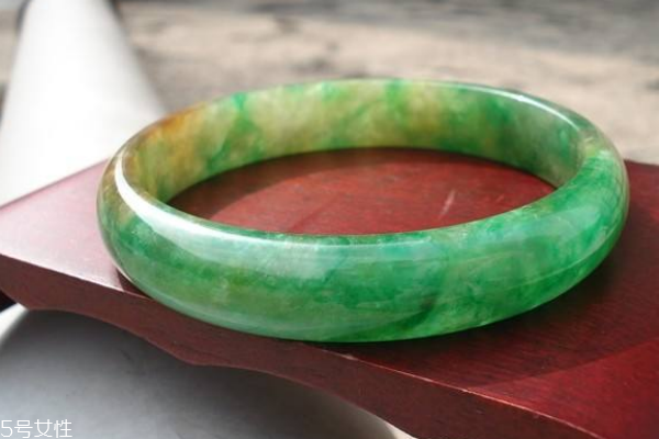 翡翠手鐲有裂紋怎么辦 要記住這些 翡翠手鐲有裂紋怎么辦 要記住這些