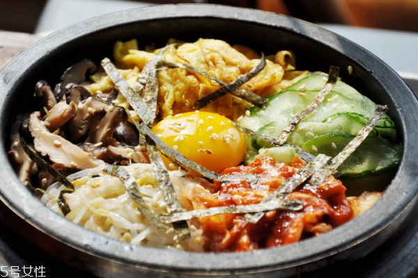 石鍋拌飯?jiān)趺醋?做法很簡(jiǎn)單