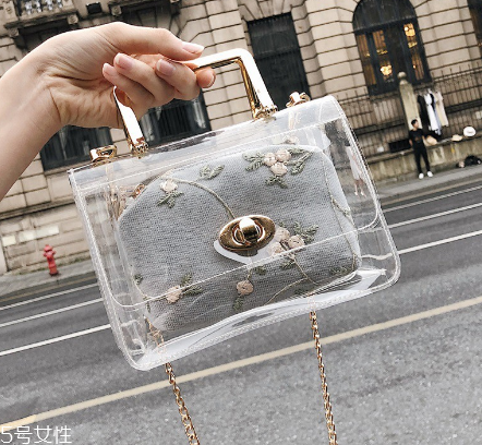 2022年春夏流行元素 穿出自己的特色 2022年春夏流行元素 穿出自己的特色