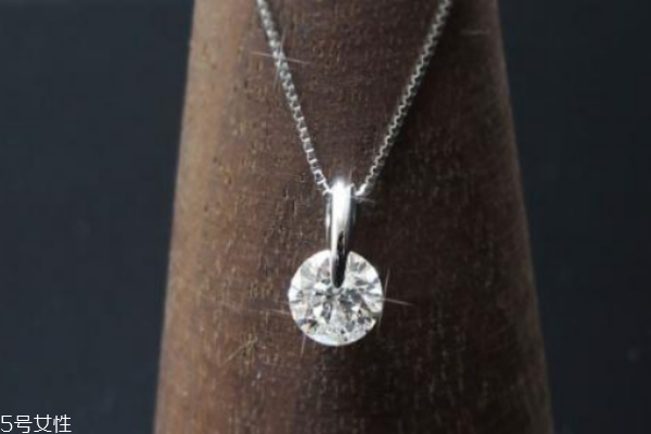 鉆石項鏈回收價格 看鉆石品質