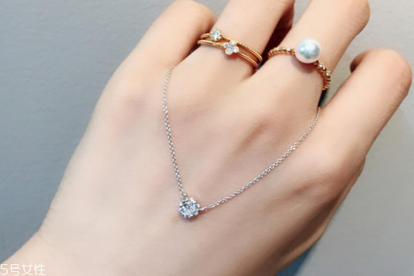 鉆石項(xiàng)鏈有什么寓意 送給最愛(ài)的人