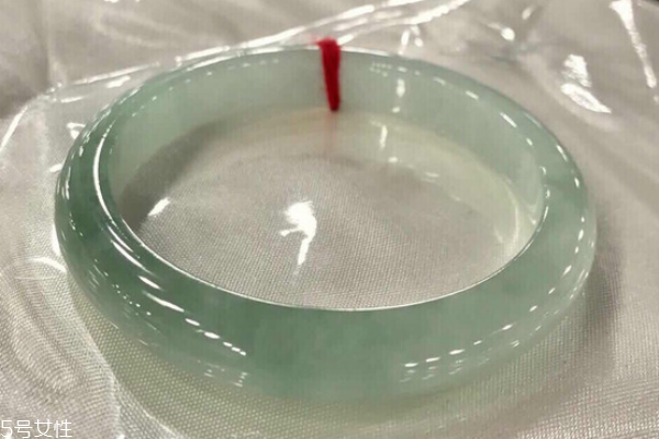 翡翠手鐲一般多少錢 市場(chǎng)行情要了解