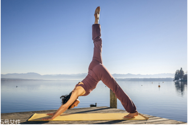 練瑜伽后多久可以吃東西喝水 按正確的方式進行 練瑜伽后多久可以吃東西喝水 按正確的方式進行