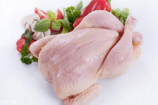 雞肉為什么便宜 因?yàn)槌杀镜? alt=