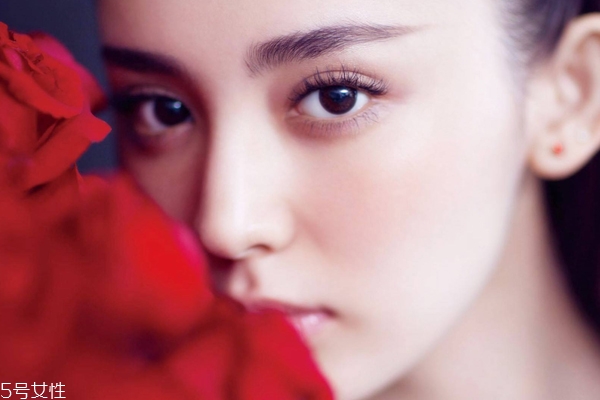 護膚品含酒精適合干皮嗎 干皮可以偶爾嘗試 護膚品含酒精適合干皮嗎 干皮可以偶爾嘗試