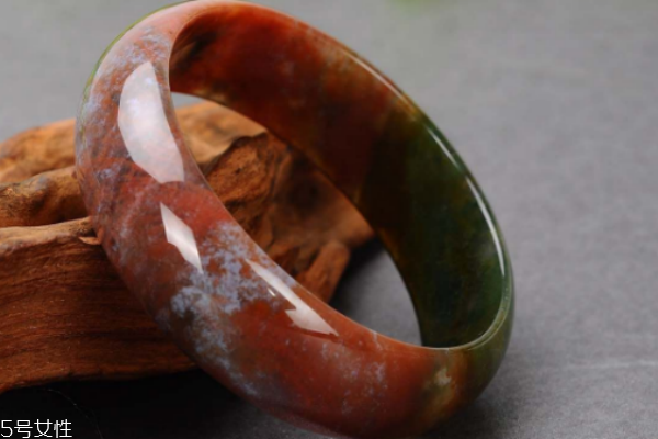 瑪瑙手鐲可以沾水嗎 沾水影響不大 瑪瑙手鐲可以沾水嗎 沾水影響不大