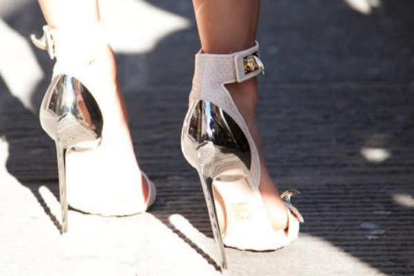 女生怎么打扮顯高 這四點(diǎn)要學(xué)會(huì) 女生怎么打扮顯高 這四點(diǎn)要學(xué)會(huì)