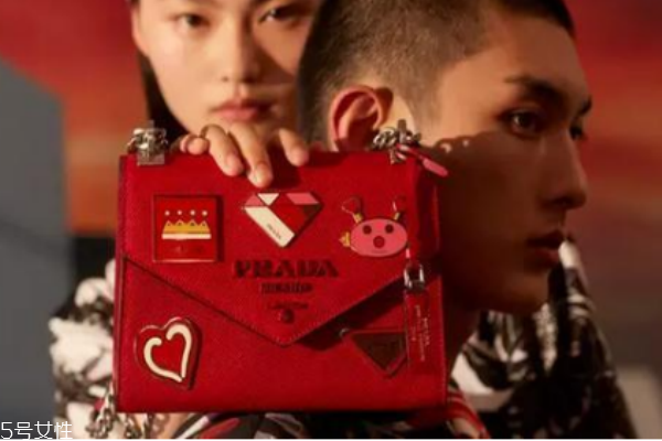 prada七夕限量版包在哪買 眾多明星都愛(ài)它 prada七夕限量版包在哪買 眾多明星都愛(ài)它