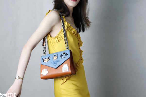 prada七夕限量版包在哪買 眾多明星都愛(ài)它 prada七夕限量版包在哪買 眾多明星都愛(ài)它